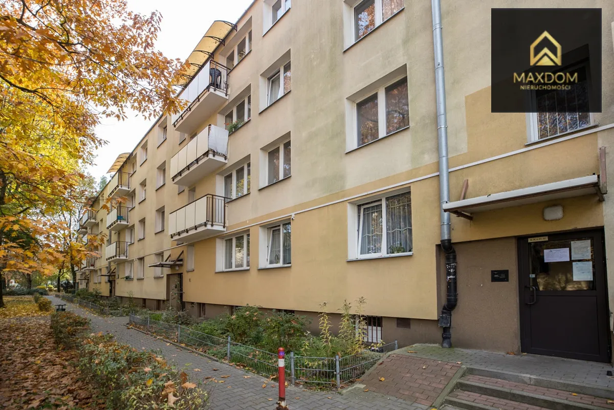 Świeżo wyremontowane 3 pokoje balkon metro 