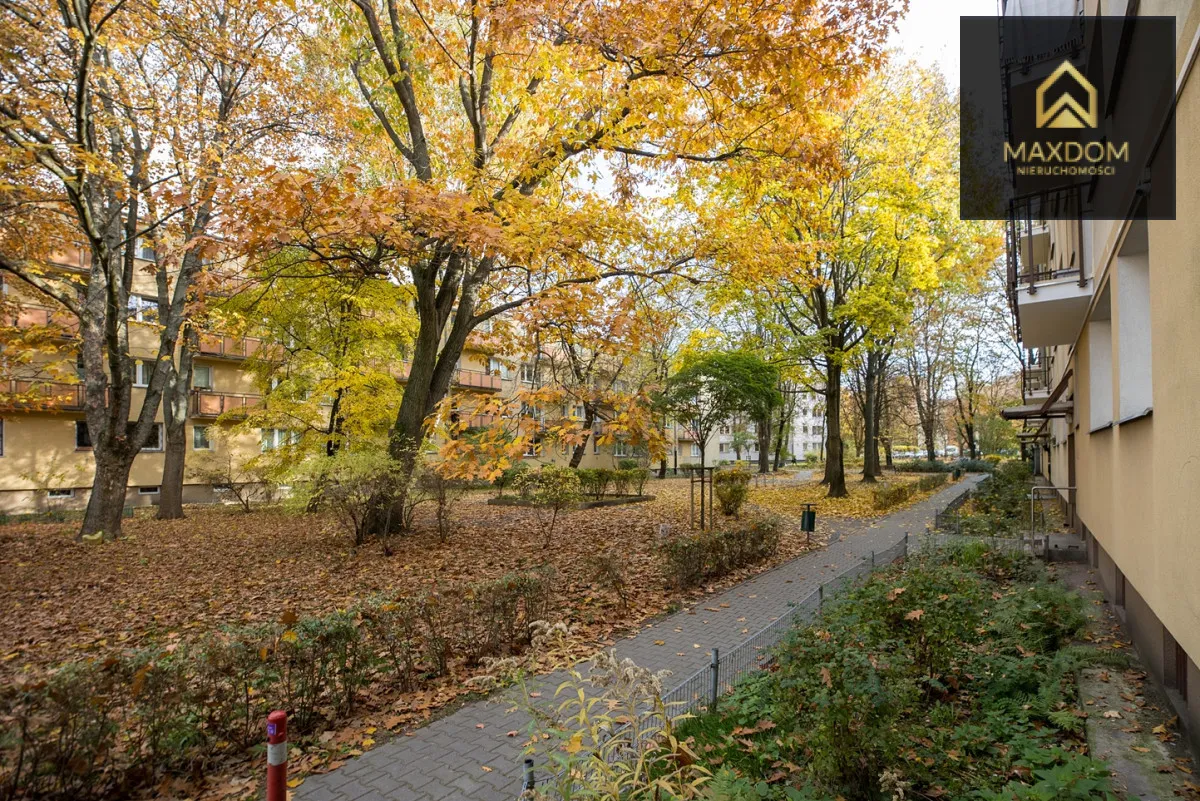 Świeżo wyremontowane 3 pokoje balkon metro 