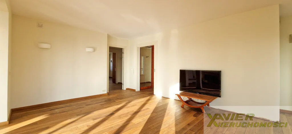 Apartament w sercu Górnego Mokotowa. Dwa garaże 