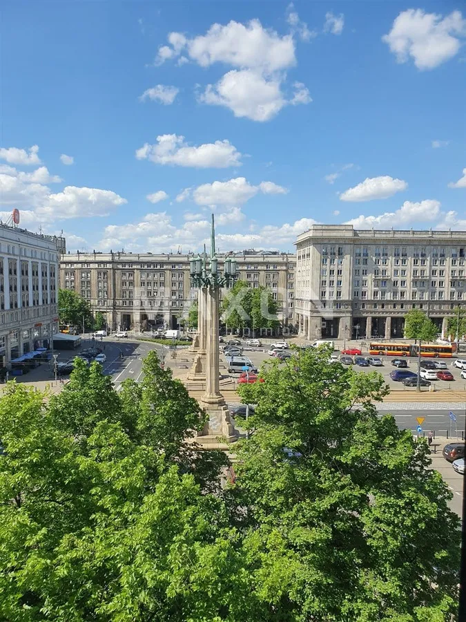 Dwupokojowe mieszkanie na Placu Konstytucji 