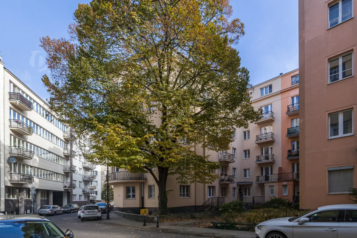 Kamienica 1937 roku, przy metrze Politechnika 