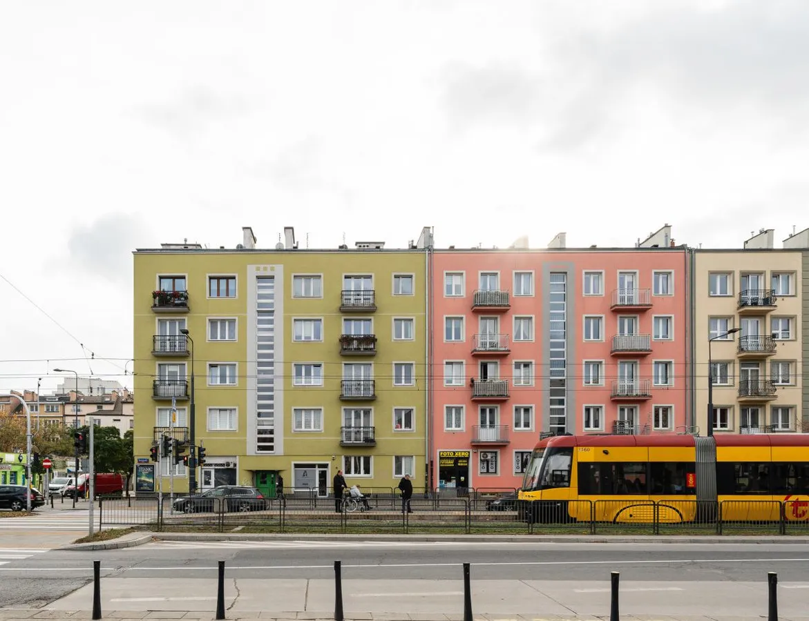 Przestronna kawalerka w przedwojennej kamienicy 