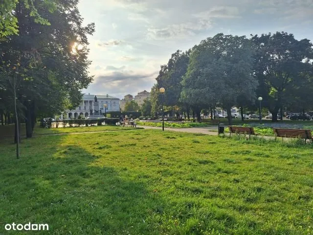 Centrum przy Ogrodzie Saskim, M Świętokrzyska