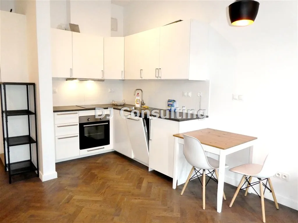 Apartament, Plac Konesera