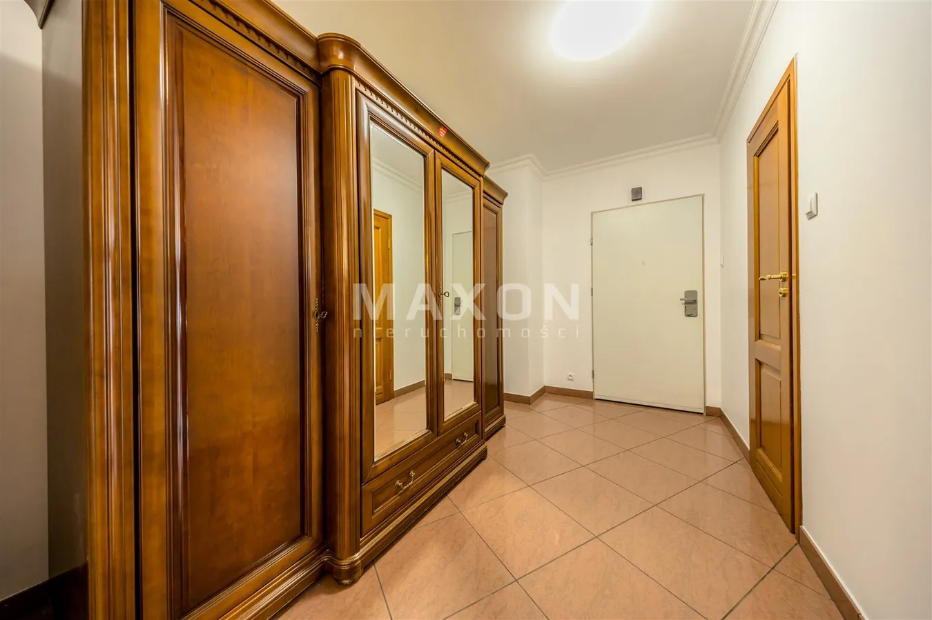 Przestrzenny apartament z pięknymi widokami 