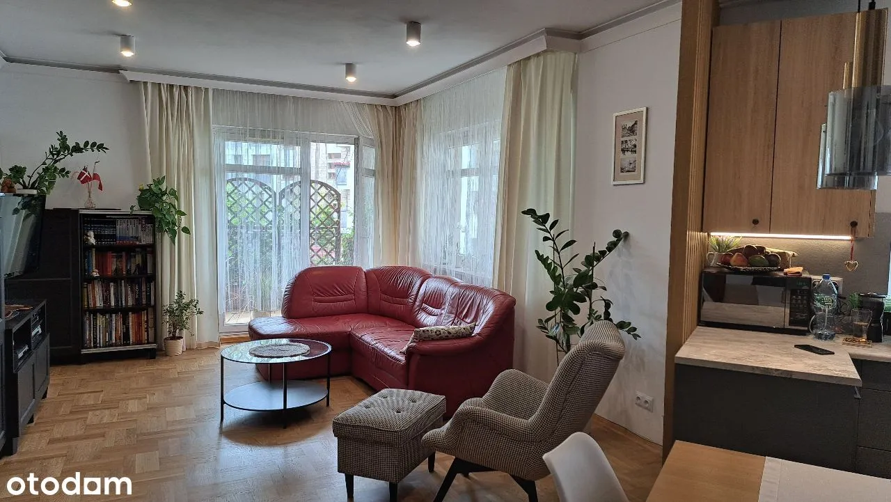 Cichy i jasny 4-pokojowy apartament Wilanów