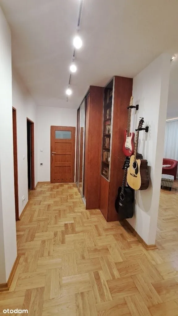 Cichy i jasny 4-pokojowy apartament Wilanów