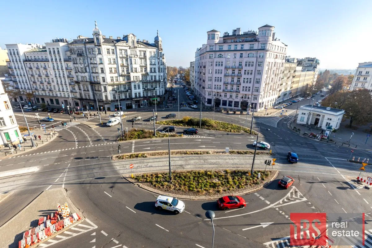 Trzypokojowy apartament w sercu Warszawy 