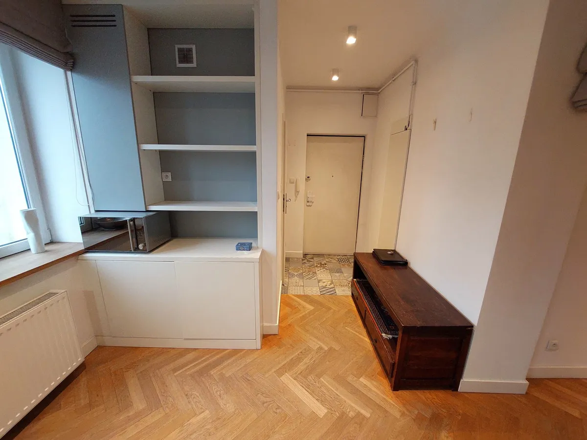 Klimatyczny, zadbany apartament przy stacji metra Młynów 