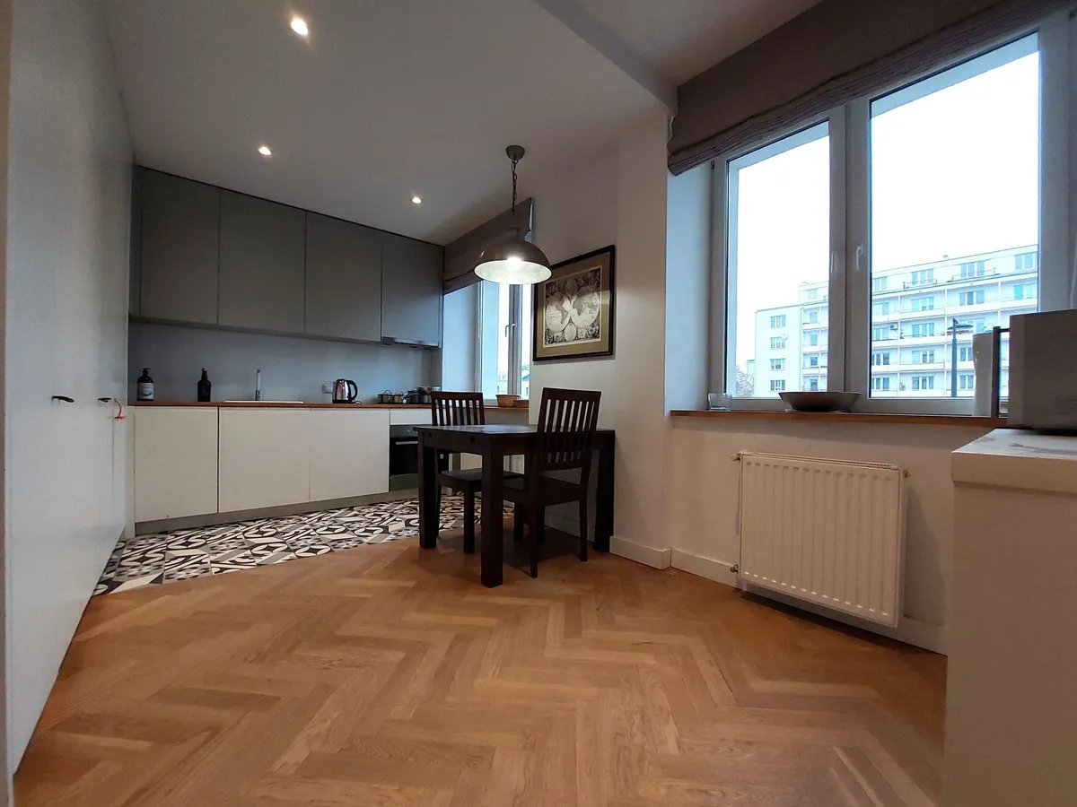 Klimatyczny, zadbany apartament przy stacji metra Młynów 