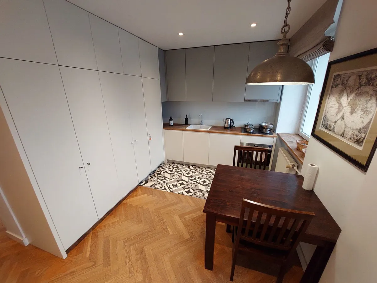 Klimatyczny, zadbany apartament przy stacji metra Młynów 