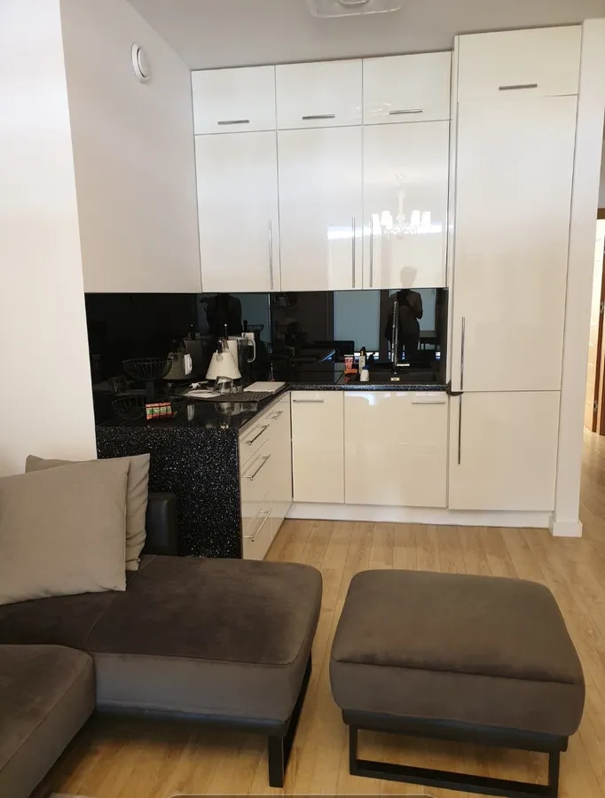 Apartamentowiec Aura Sky, Ostrobramska przy BMW, Atrium Promenada, Polsat 