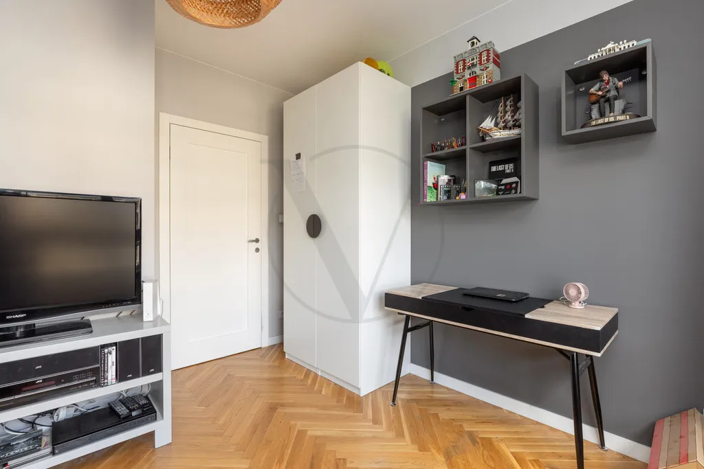 Apartament 5 pokojowy z dużym balkonem jak taras 