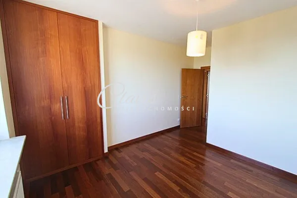 Przestronny apartament w okolicy Centrum Biznesowego 