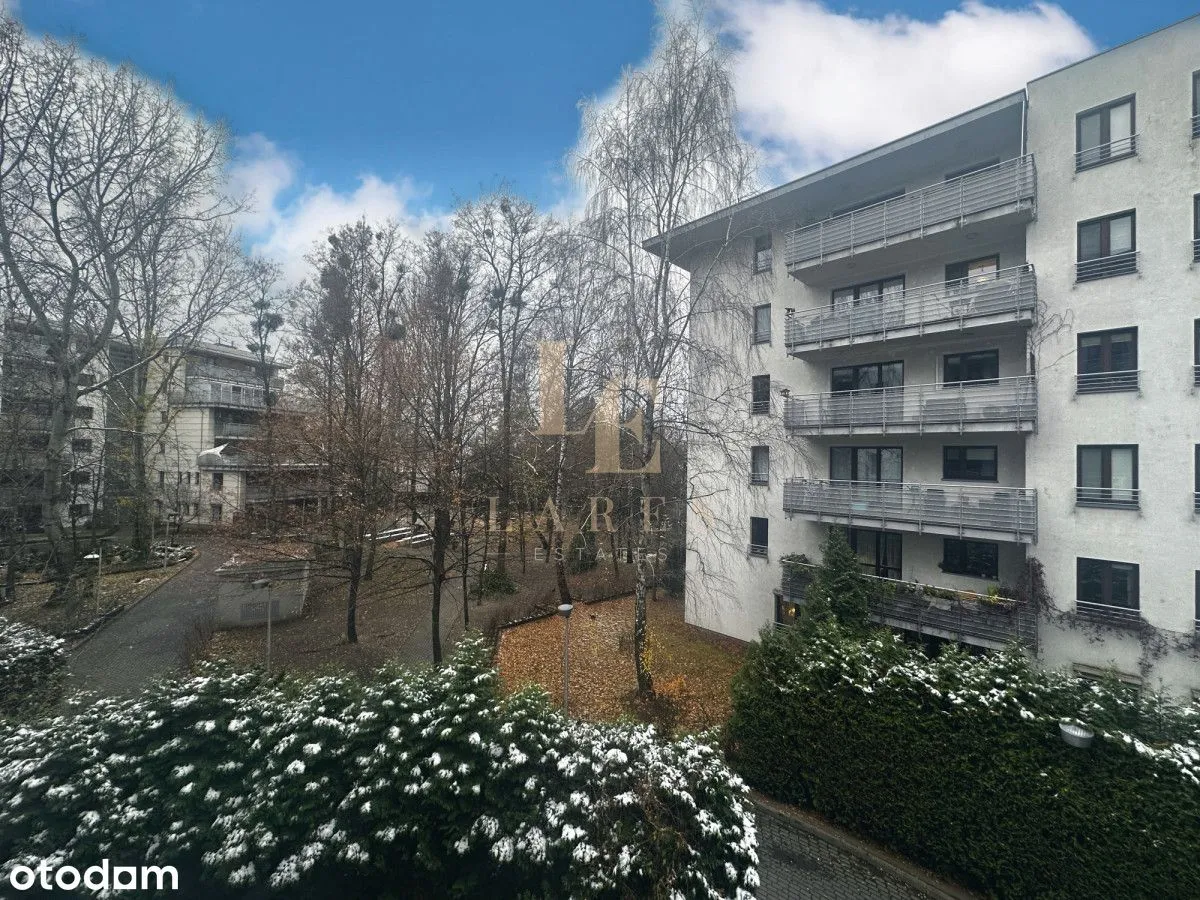 Kawalerka W Apartamentowcu | Taras | Ochrona