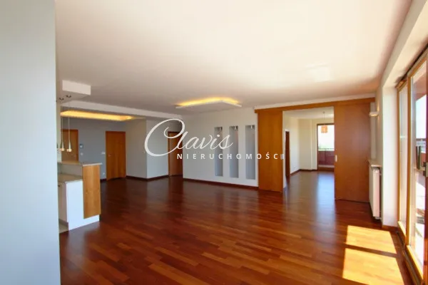 Przestronny apartament w okolicy Centrum Biznesowego 