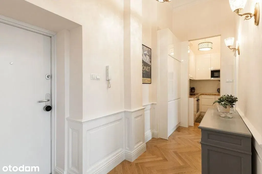 Elegancki apartament w kamienicy przy ul. Hożej