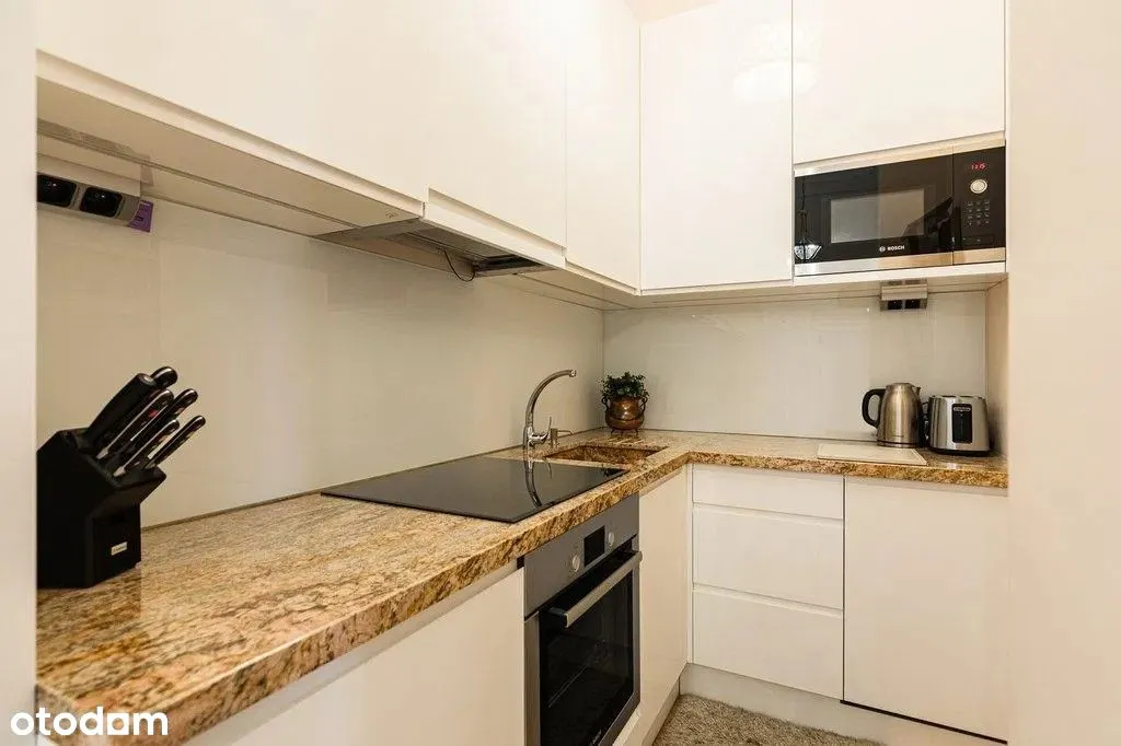 Elegancki apartament w kamienicy przy ul. Hożej