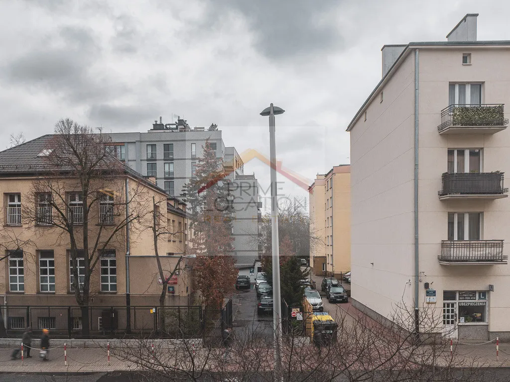 2 pokoje w kamienicy z lat 50-tych 