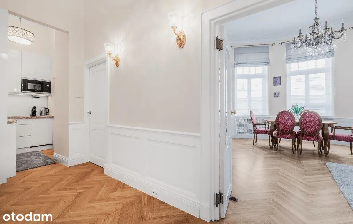 Elegancki apartament w kamienicy przy ul. Hożej