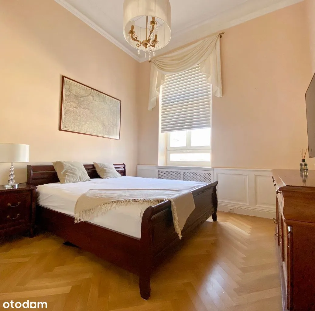 Elegancki apartament w kamienicy przy ul. Hożej