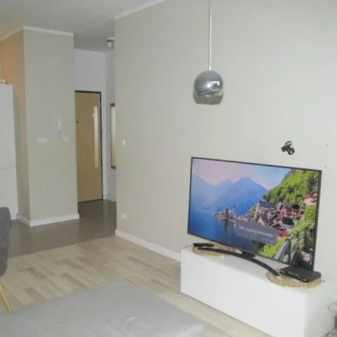 Apartament 2 pokoje z ogródkiem,garażem i komórką 