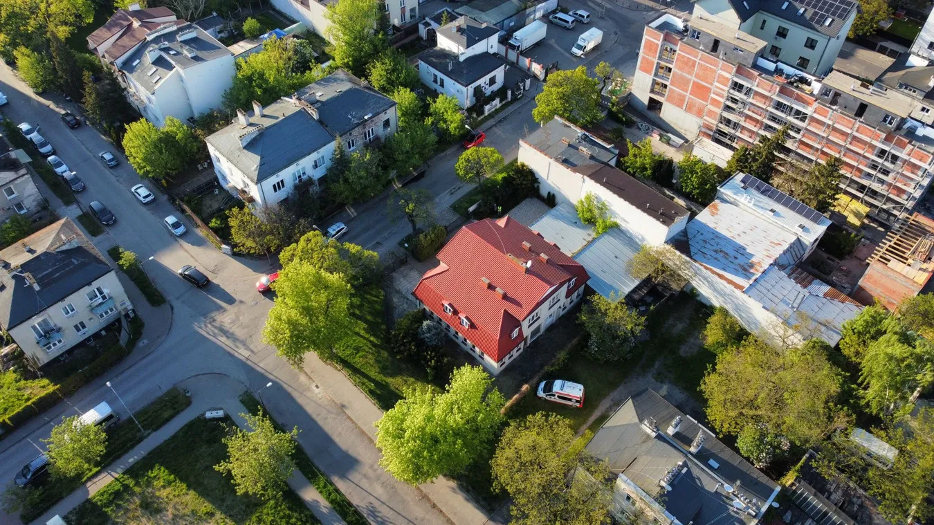 Dwa bliźniaki z usługami, duży potencjał gruntu 