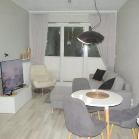 Apartament 2 pokoje z ogródkiem,garażem i komórką 