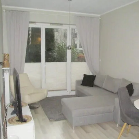 Apartament 2 pokoje z ogródkiem,garażem i komórką 