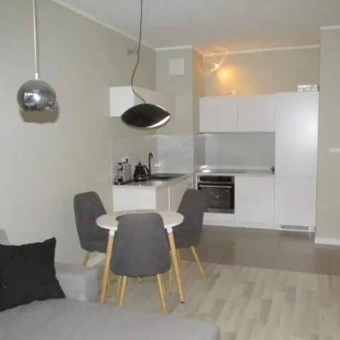 Apartament 2 pokoje z ogródkiem,garażem i komórką 