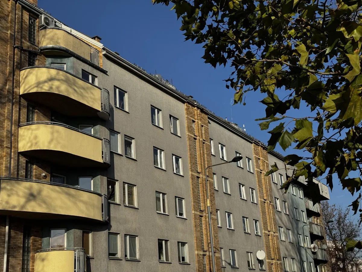 Przestronny apartament z balkonem na Pradze Południe 