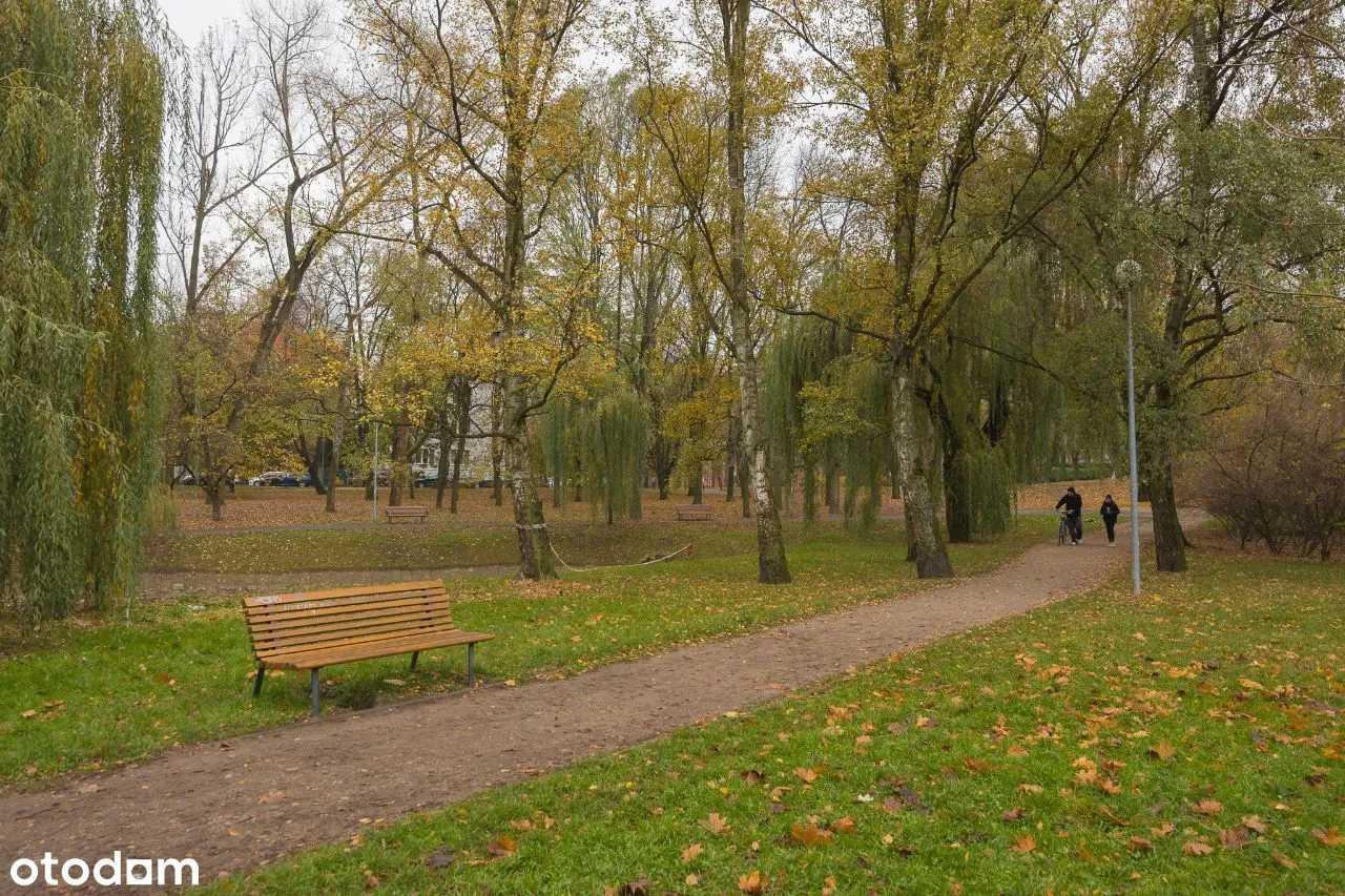 Przestronna kawalerka z oddzielną kuchnią