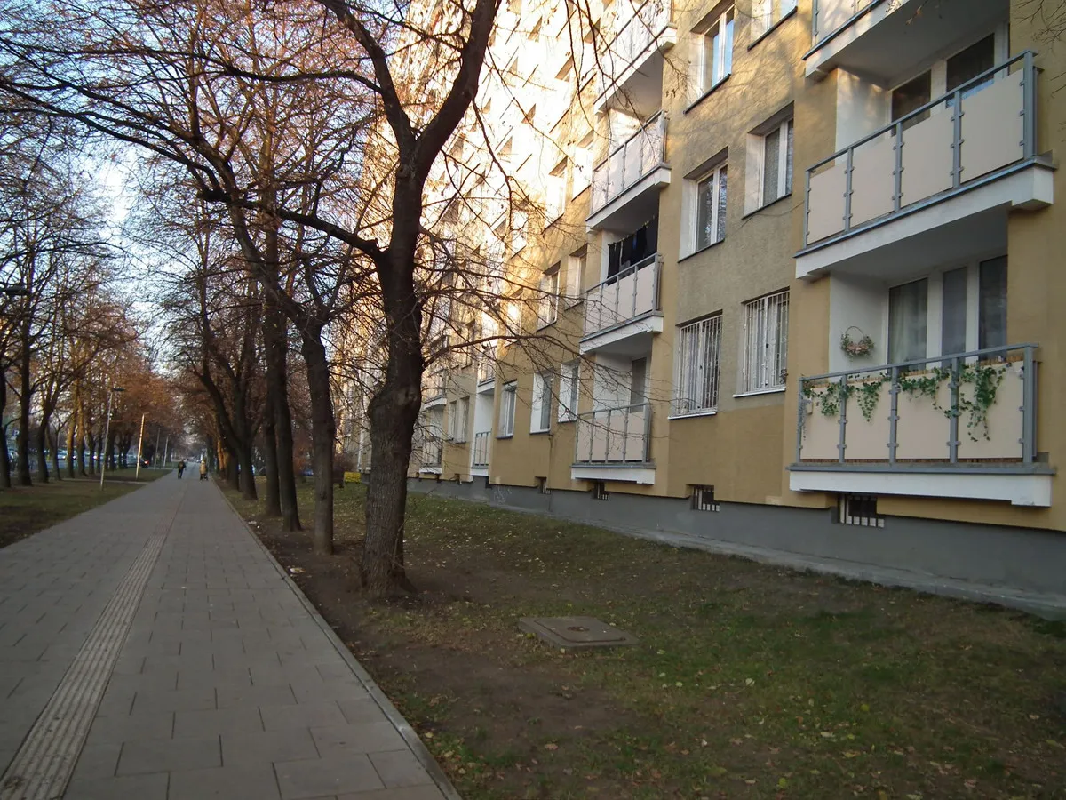 2 pokoje z loggią i oddzielną kuchnią , po generalnym remoncie 