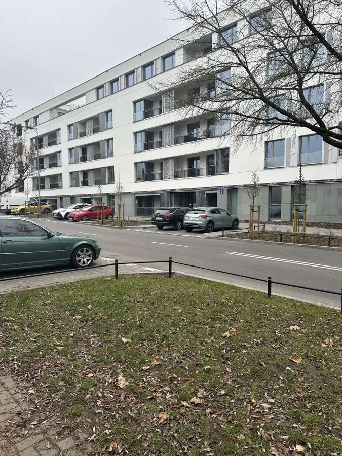 Kawalerka dwupokojowa z dużym tarasem w super apartamentowcu 