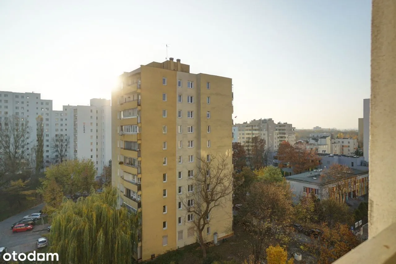 trzy pokoje bezpośrednio przy stacji metra