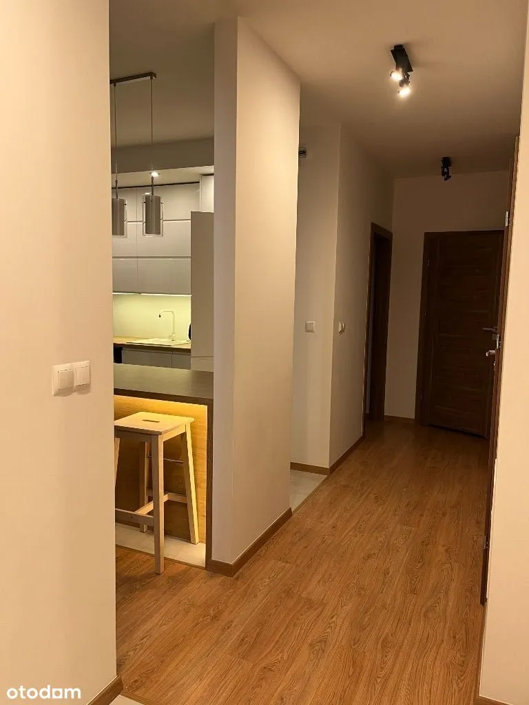 Apartament na ostatnim piętrze z komórką lokatorską i garażem 