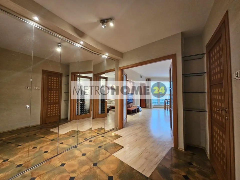 Wygodny przestronny apartament z pięknym widokiem na panoramę okolicy 