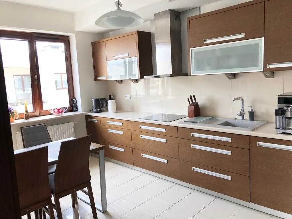 Klimatyzowany apartament 3 pokoje 75 m2 / garaż