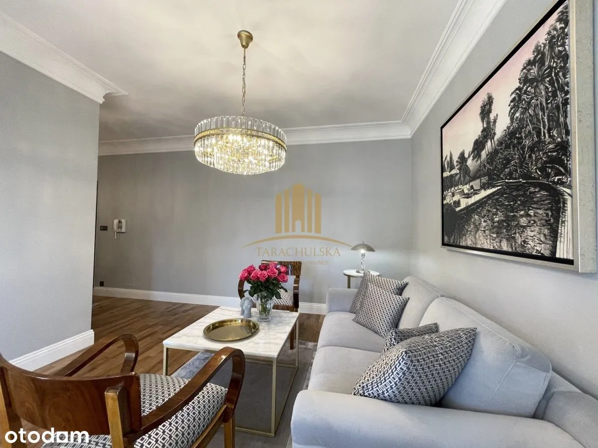 Luxury Art Deco Apartment | Air Cond