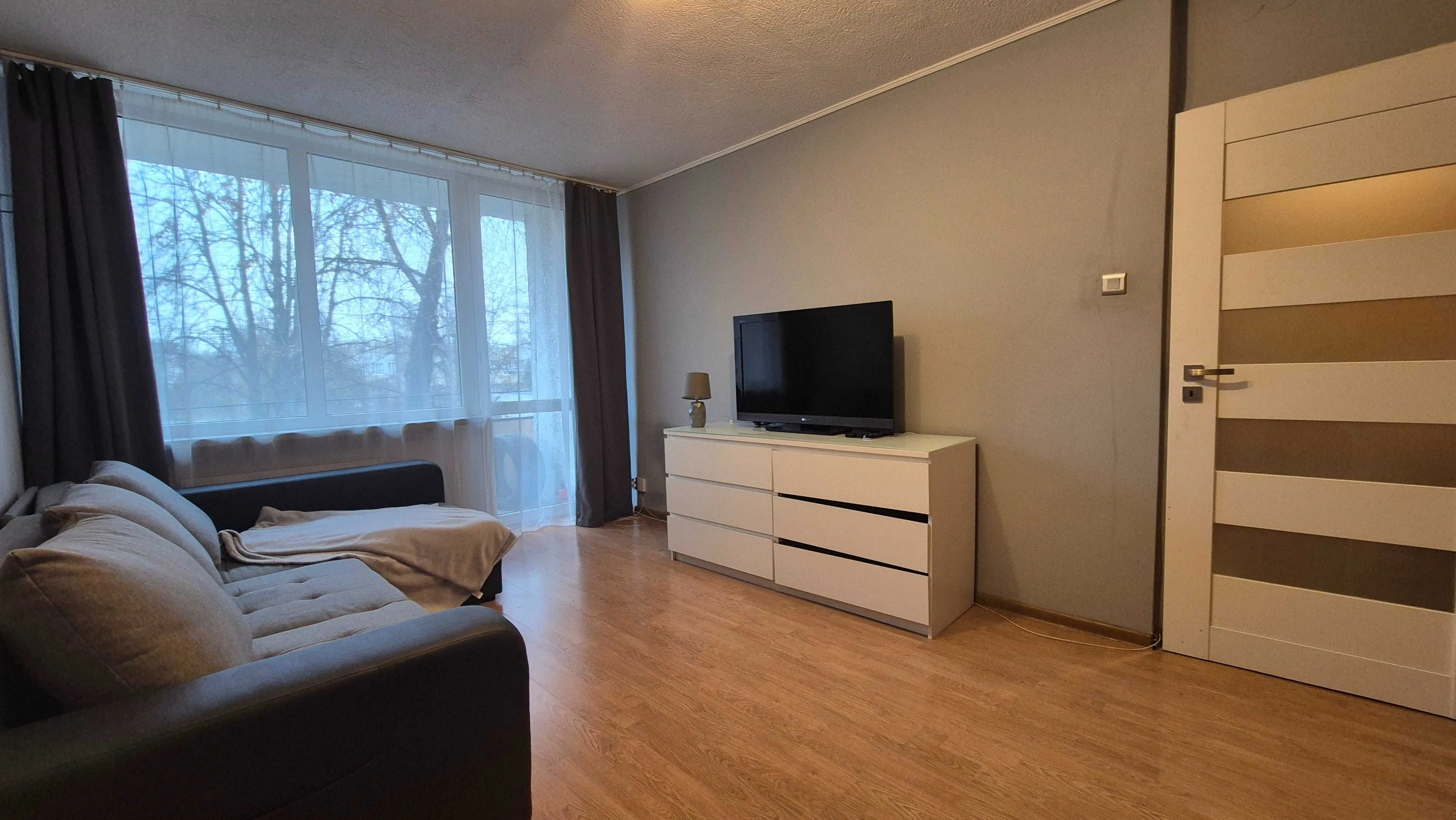 Dwa oddzielne pokoje, Blisko metro, balkon, parking