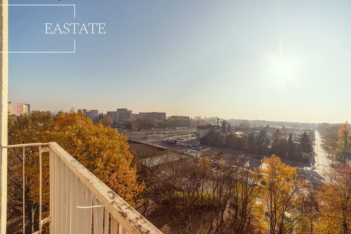 Oddzielne pokoje, duży balkon 