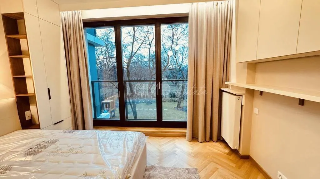 Nowy apartament z widokiem na park 