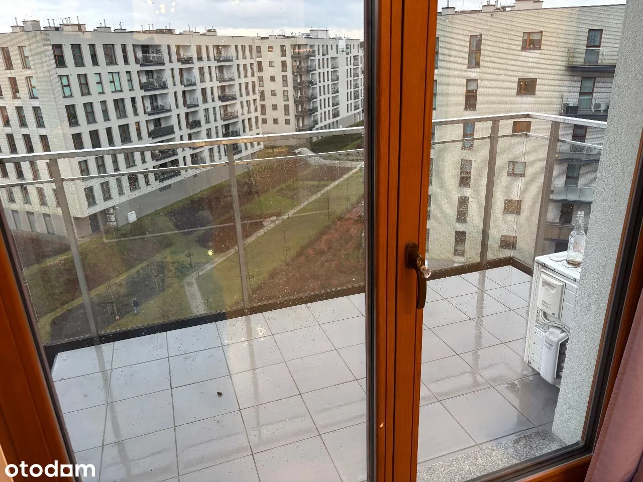 Dwa pokoje, apartamentowiec, BEZPOŚREDNIO