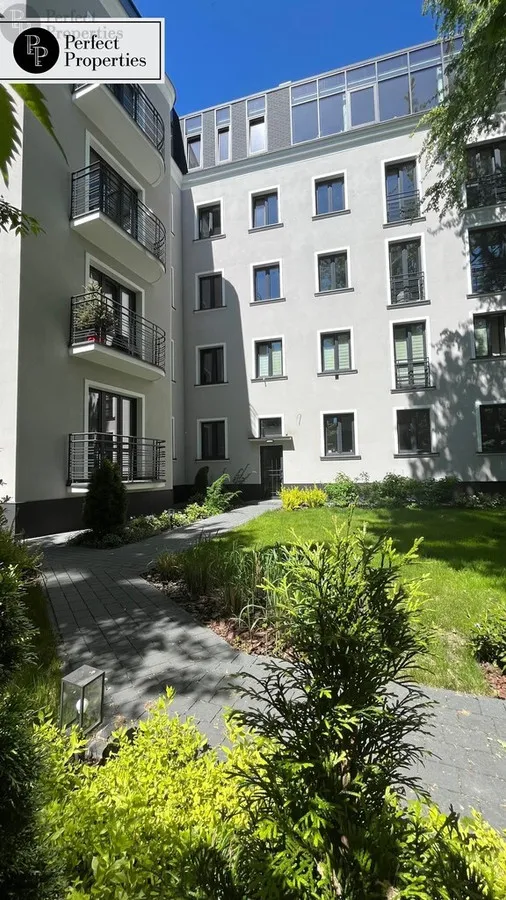 Apartament w odnowionej kamienicy z windą. METRO 