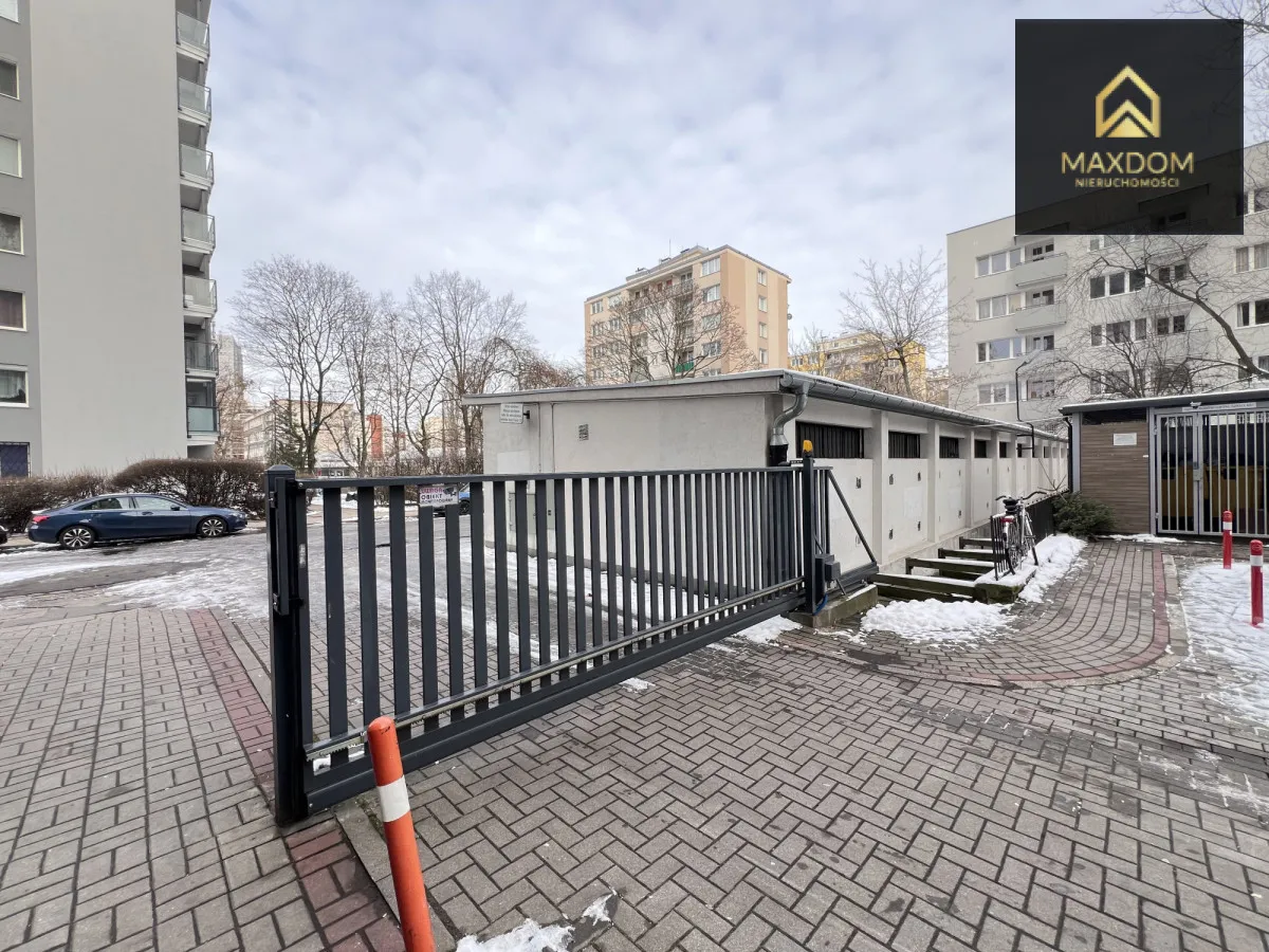 Parking za szlabanem osobna kuchnia balkon metro 