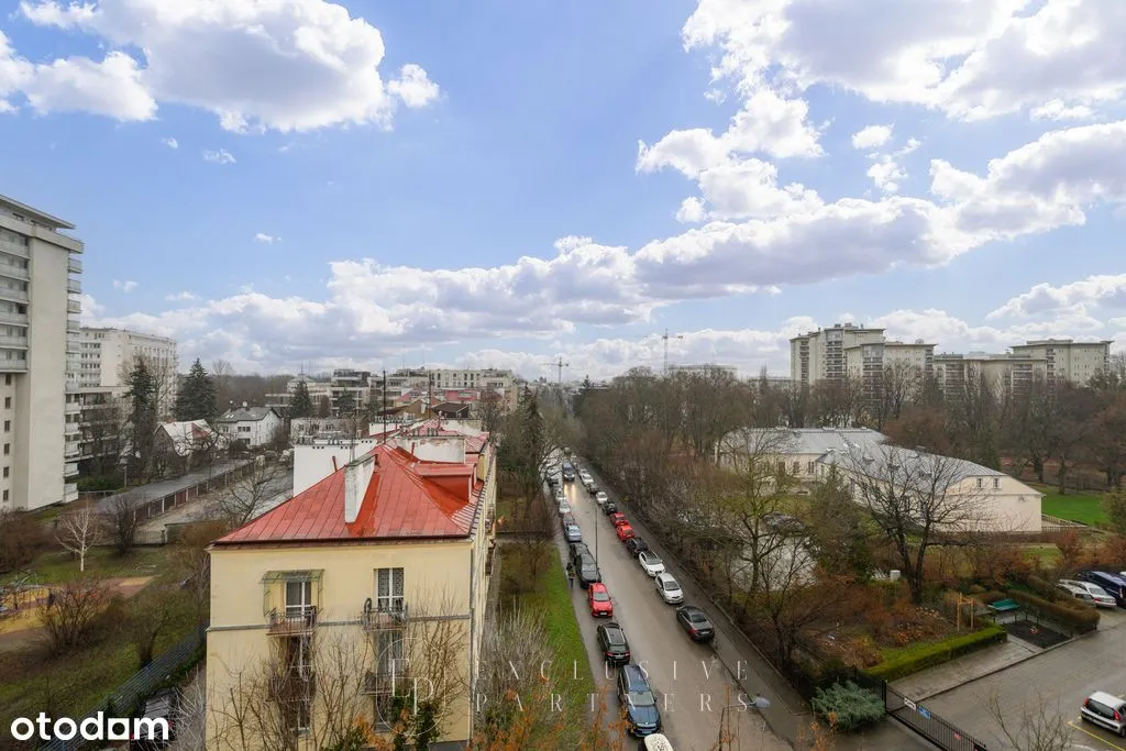 Rozkładowe mieszkanie przy samym metrze!