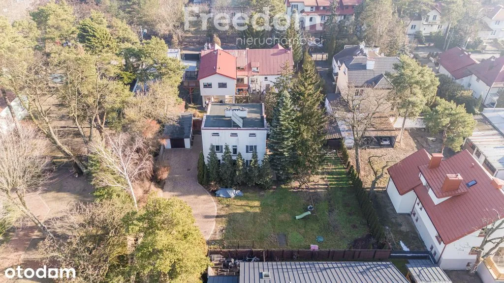Przestrzeń dla Dwóch Rodzin w Idealnym Otoczeniu