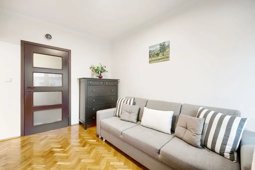 Dom z potencjałem, 750 m do stacji metra 