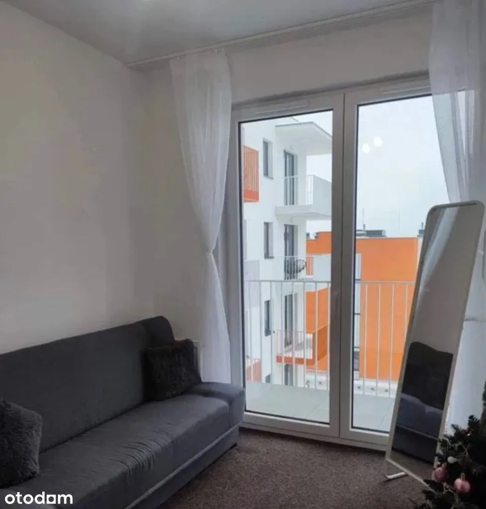 Apartamentowiec dwie sypialnie, garaż. Rez.Pan.M