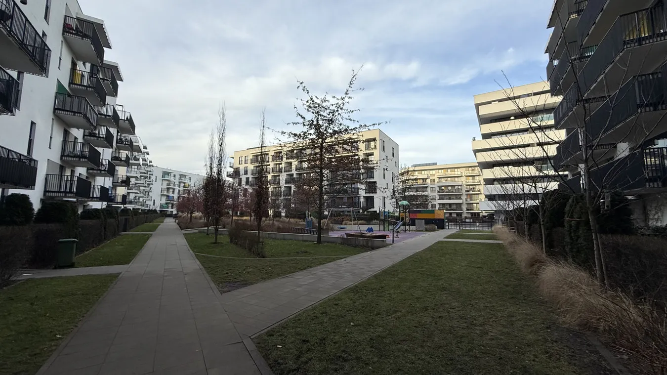 Nowoczesna kawalerka na Żoliborzu Artystycznym. Ostatnie piętro, balkon, garaż 